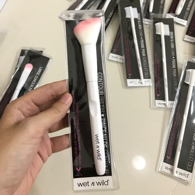 Cọ contour wet n wild