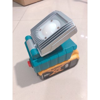 Đèn leb chiếu sáng dùng pin dewalt 18v