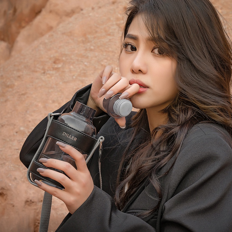 Bình nước DILLER MLH552 bằng thủy tinh có dây đeo da dung tích 510ml / 520ml