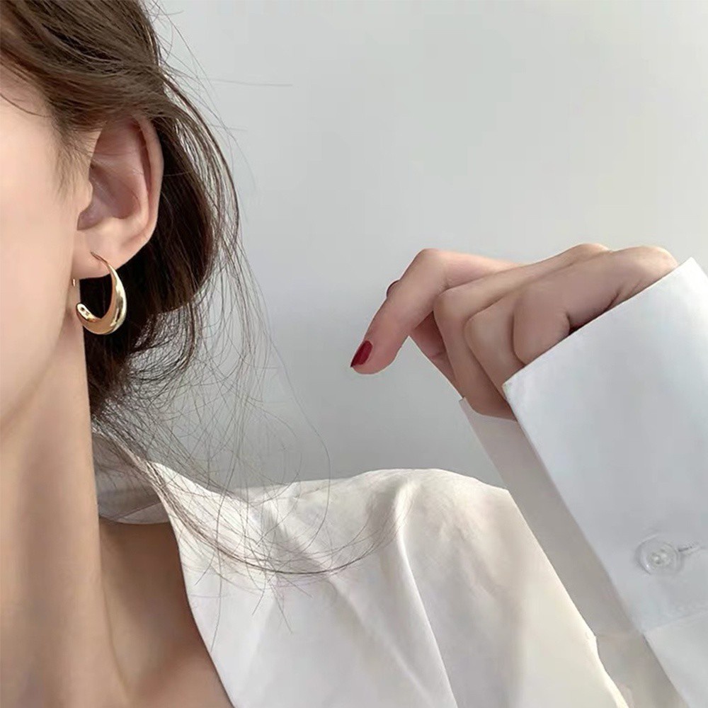 Đôi bông tai hình chữ c nhiều màu thời trang cho nữ