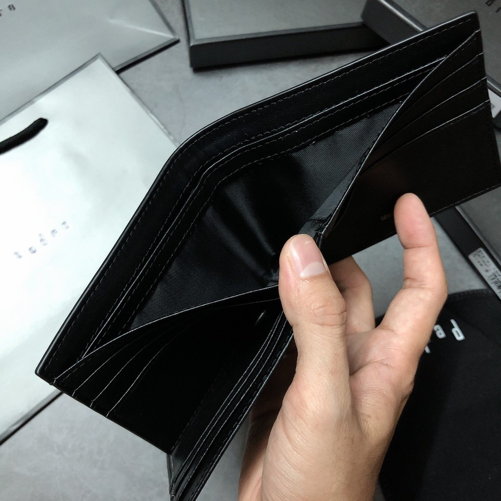 Ví ngắn Pedro 3 sọc giữa vân hạt - V295