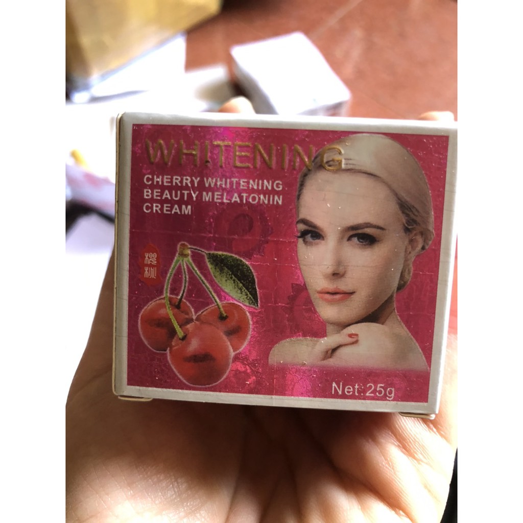 Kem dưỡng trắng da 7 Days Whitening Cherry Essence