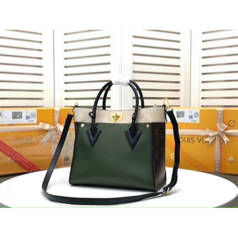 Túi W266-30 LV On my side bản da thật logo nét fullbox nam châm new Collection