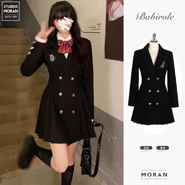 SALE TẾT (ORDER) Váy cổ Vest MORAN cài khuy xếp ly phong cách nữ sinh Hàn Quốc đính huy hiệu (Hàng mới hot)