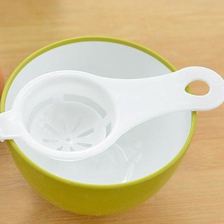 Dụng cụ tách lòng đỏ trứng gà