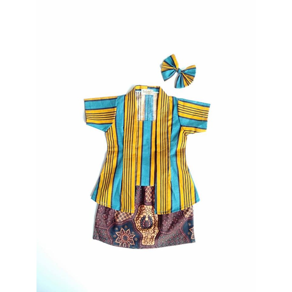 Kebaya thẳng màu sắc 11-12 tuổi TOSCA