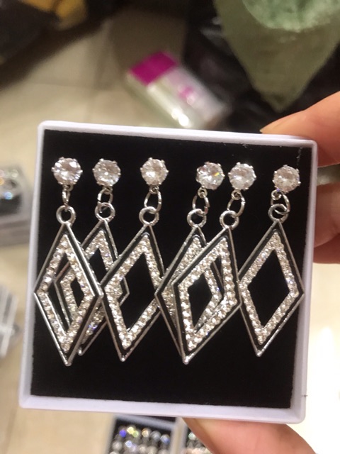 Hộp 3 đôi khuyên tai đính đá sành điệu