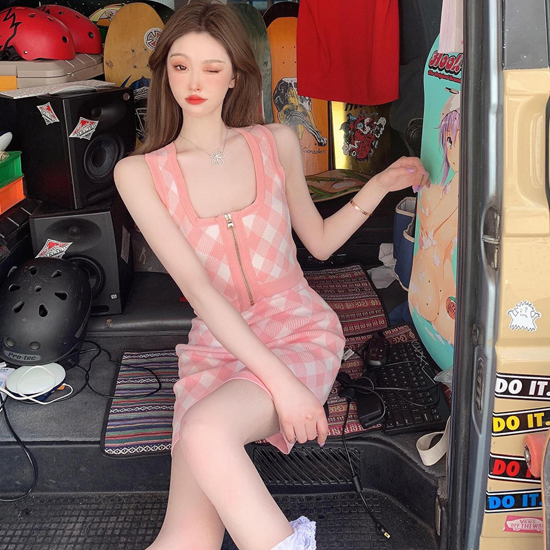 IELGY Korean version of the net red with the same sweet and tender plaid camisole + knitted skirt women