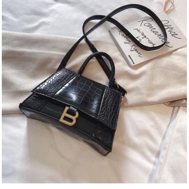 Túi xách nữa chữ B kiểu dáng đẹp