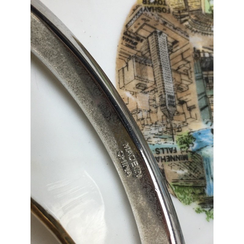 Vòng tay vintage Coach- màu hồng cánh sen đính viên bi