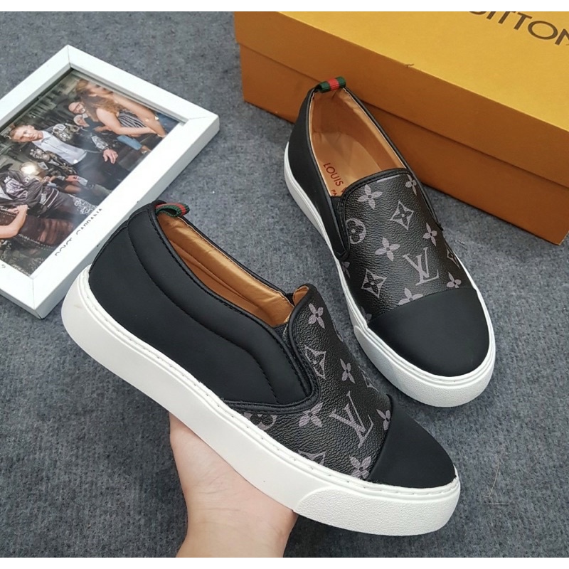 Giày nam slip on đế trắng có hoạ tiết dập vân chìm, Giầy thời trang nam phong cách giới trẻ btshop từ 38 đến 42.
