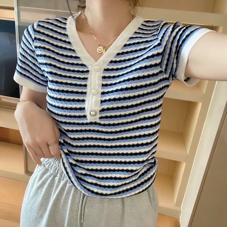 MS671 Áo len lỗ mongtoghi dệt kim kẻ ngang cổ tim cúc ngọc