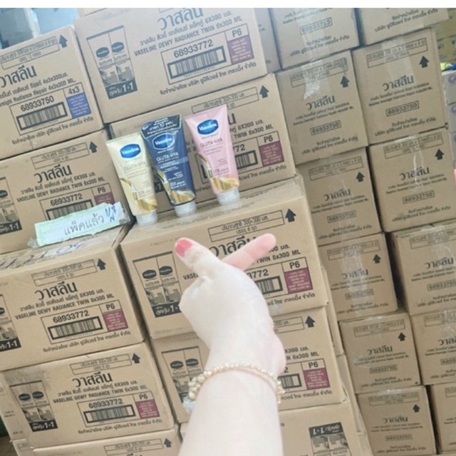 Sữa Dưỡng Thể Vaseline Healthy Bright Gluta HYA Serum 10X Thái Lan 300ml