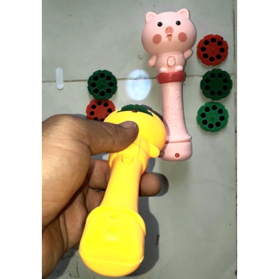 Một cái đèn pin gọi để xem ảnh động vật kèm 3 miếng để xem bằng nhựa