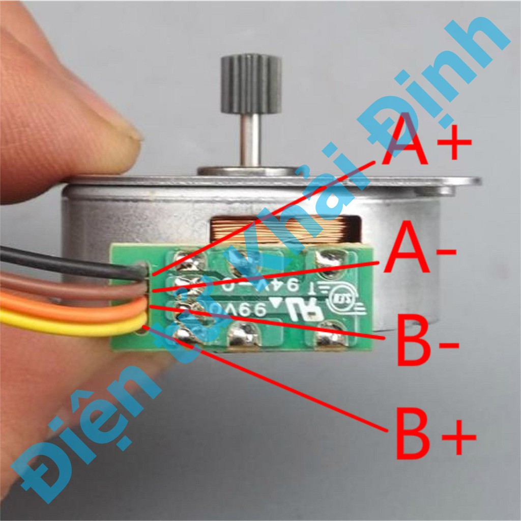 ĐỘNG CƠ bước 35 5V 7.5 độ 2 pha 4 dây trục 2mm bánh răng 0.4 12 răng kde5778