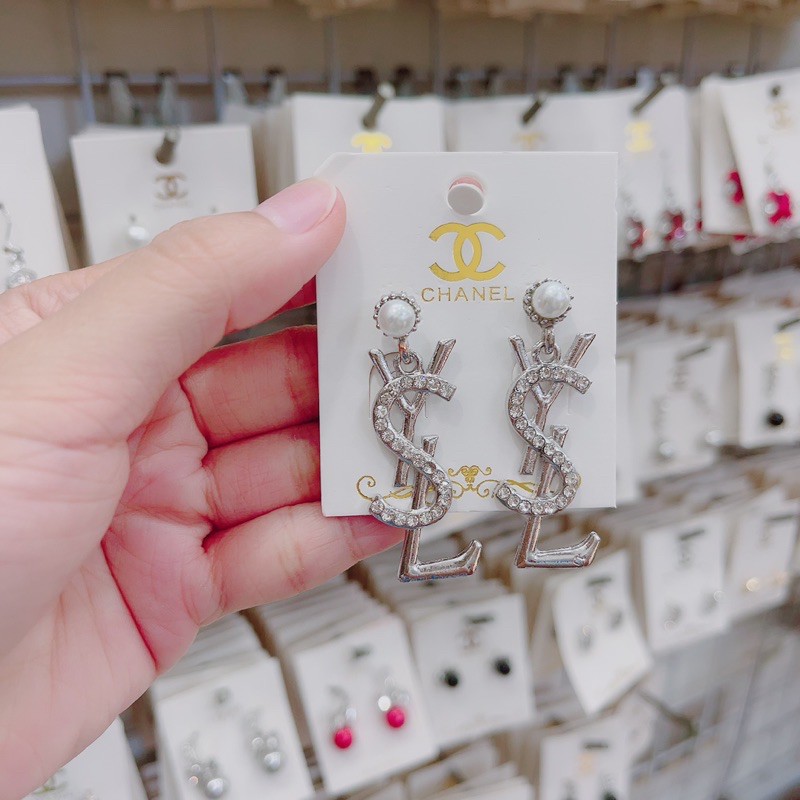 Bông tai thương hiệu 2 mẫu mã đa dạng