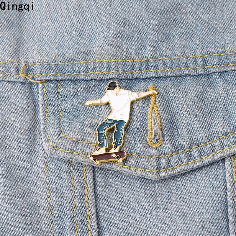 Ghim cài áo MISS ZOE hình chàng trai trượt ván thời trang