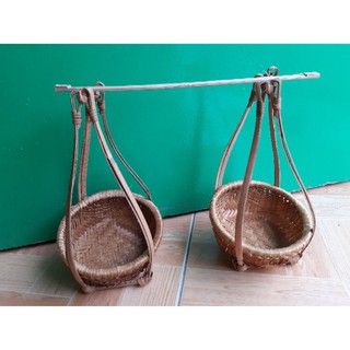 Quang gánh tre trang trí, đựng món ăn