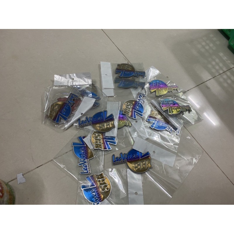 Tem titan leovince kích thước 7x9cm màu giao ngẫu nhiên