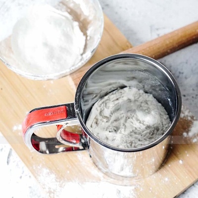 Rây Bột Cao Cấp Bằng Thép Không Gỉ Breadleaf Có Nắp Đậy, Tay Cầm