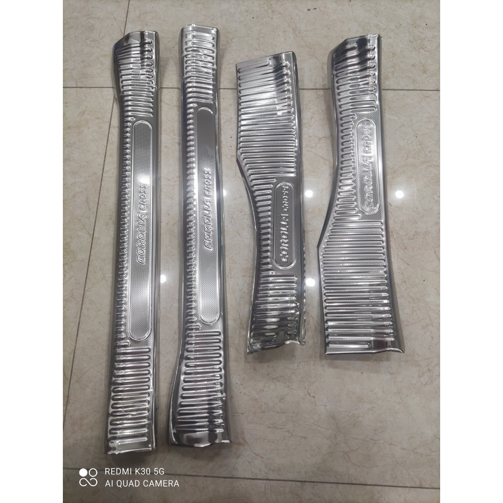 Ốp Bậc Cửa Xe Toyota Cross 2020 2021 mẫu inox KT02