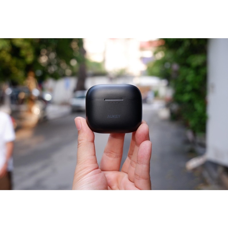 Tai nghe không dây AUKEY EP-N5 chống ồn chủ động kết hợp với thiết bị