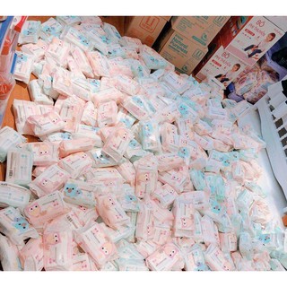 Khăn ướt hữu cơ cao cấp Kmom vân thường Hàn Quốc gói 100 tờ- 1 thùng