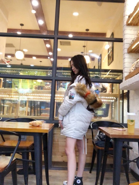 Áo phao nữ dáng dài thêu hình ở lưng hàng QCCC | BigBuy360 - bigbuy360.vn