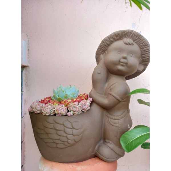 Chậu đất nung - chậu chàng trai ôm vịt