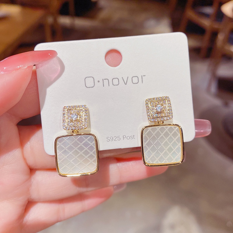 Bông Tai Đính Đá Thời Trang Thu Đông Kiểu Dáng Mới 2022