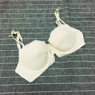 Áo ngực nhiều kiểu, có mút ngực