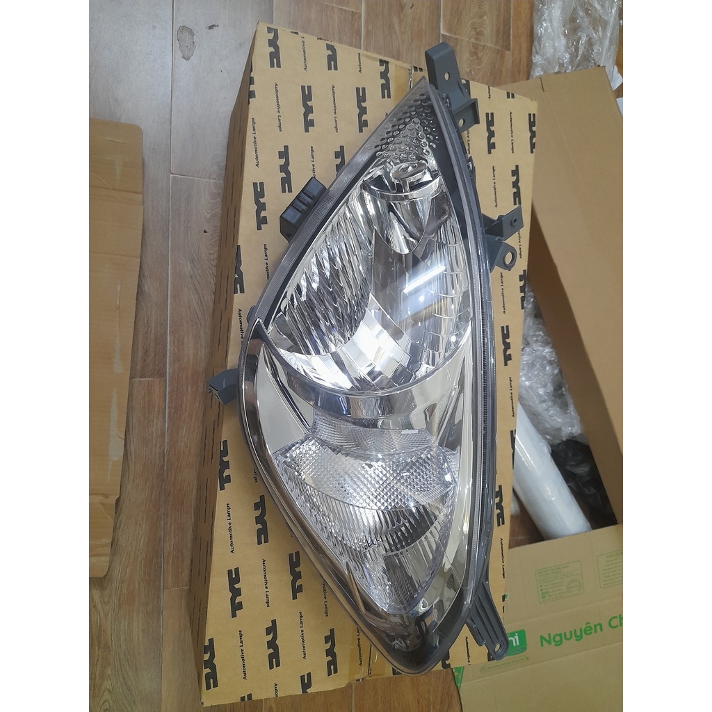 Đèn pha Toyota Innova 2006-2011 TYC Đài Loan