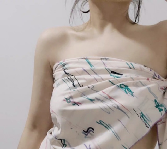 ÁO YẾM KHÔNG DÂY HOẠ TIẾT