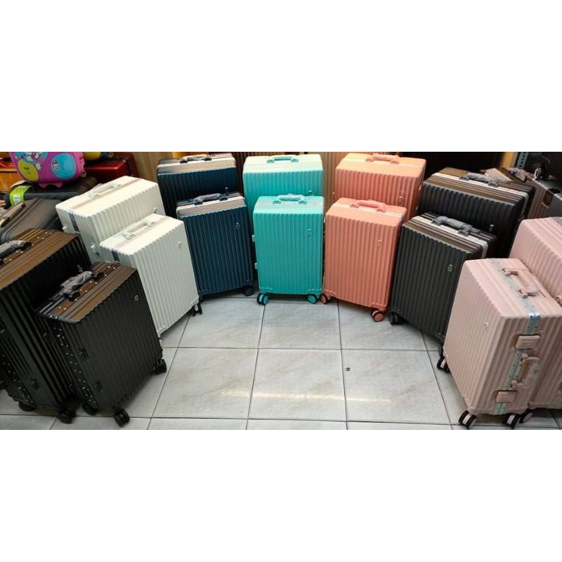 Vali Khung Nhôm Khóa Sập Kèm Áo Bọc Thời Trang