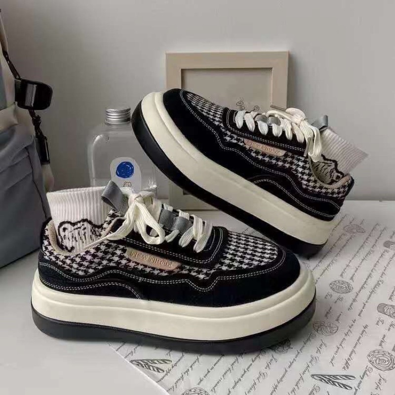 Giày thể thao nữ kẻ new nibox