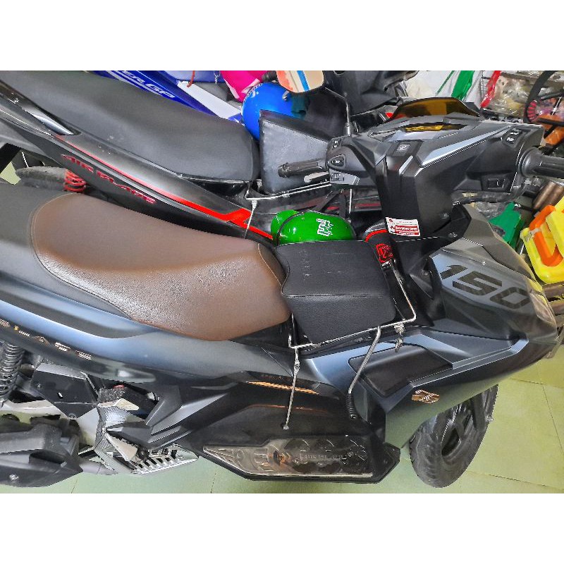 Ghế nệm ngồi xe máy cho bé dành cho xe AB - PCX (có gác chân)