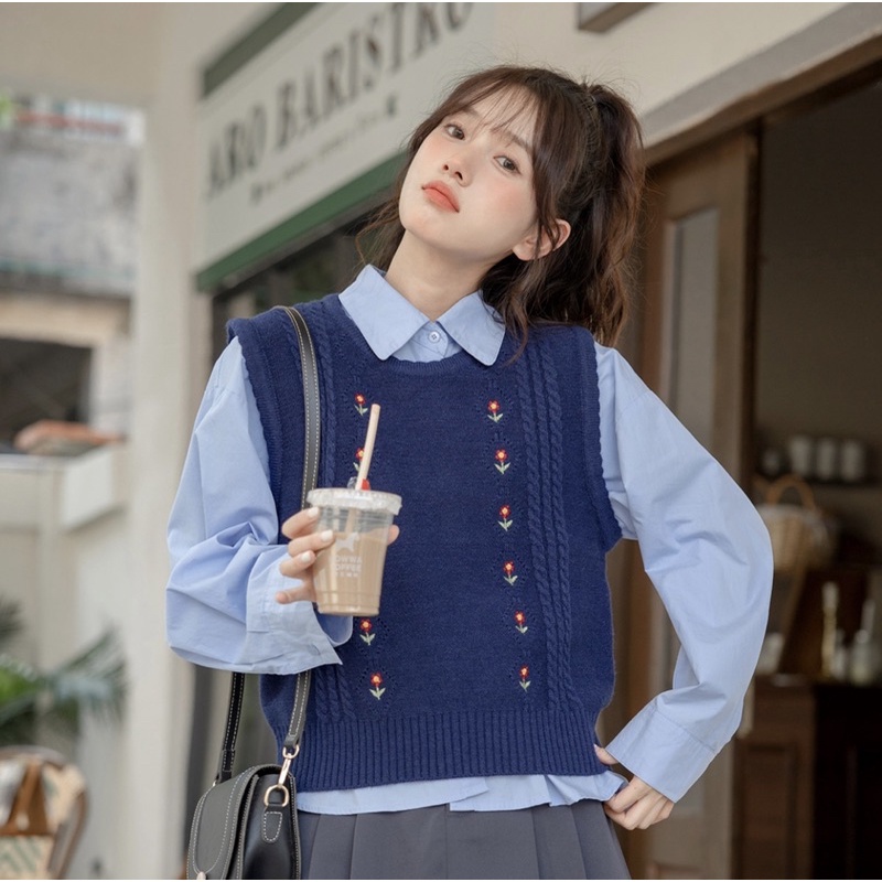 Áo gile len cổ tròn thêu hoa viền sóng phong cách Hàn Quốc