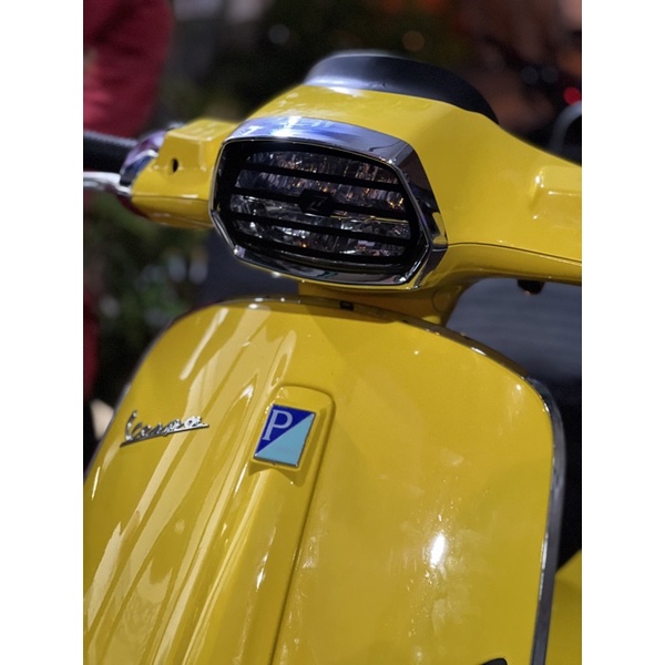 Ốp bảo vệ đèn pha Vespa Sprint