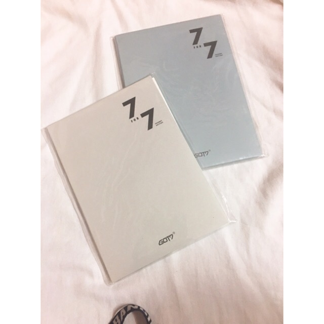 Got7 photo essay Book pre-oder được phát hành kèm album.