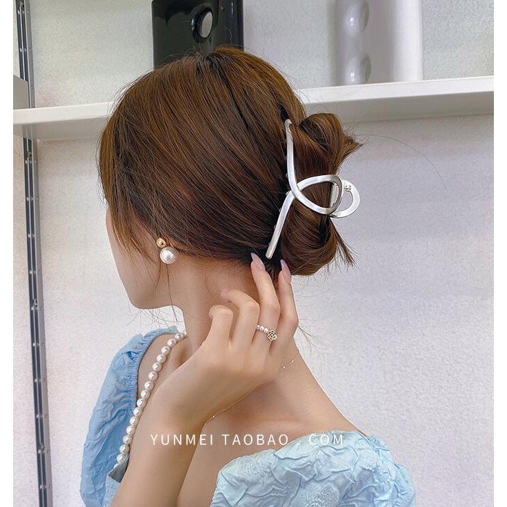 Kẹp tóc càng cua màu vàng kim thiết kế đơn giản