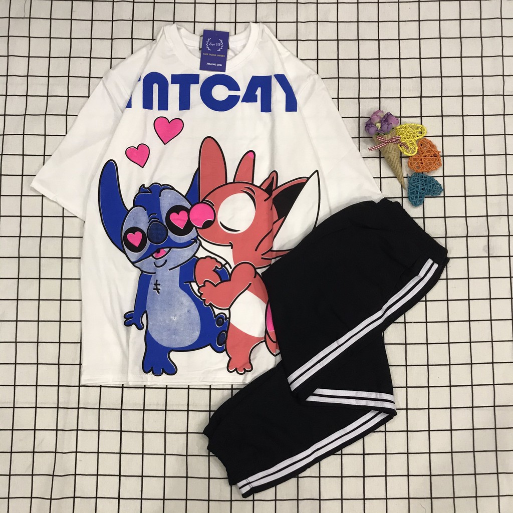 Set Dài Jogger 3 Sọc + Áo Thun Unisex Hoạt Hình STITCH KISS – Lapi VN, Freesize, Thun Cotton, Nam Nữ Đều Mặc Được