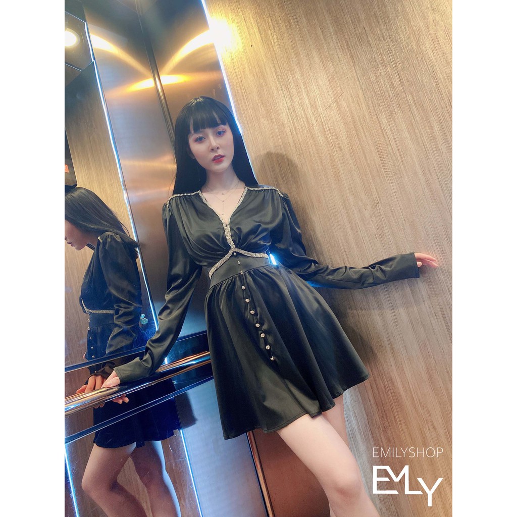 Đầm dáng xòe cổ v tay dài mini Emilyshop