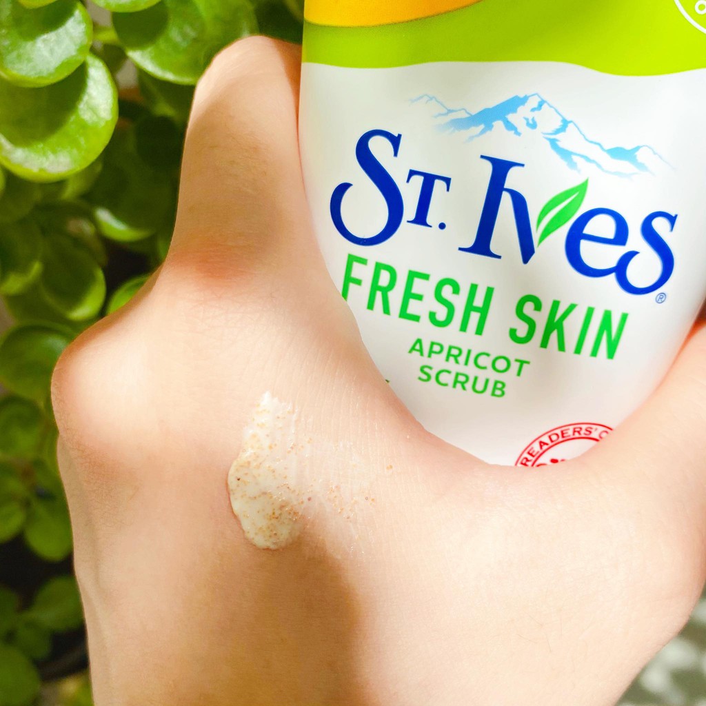 Sữa rửa mặt tẩy tế bào chết St.Ives Fresh Skin Apricot Scrub (170g)