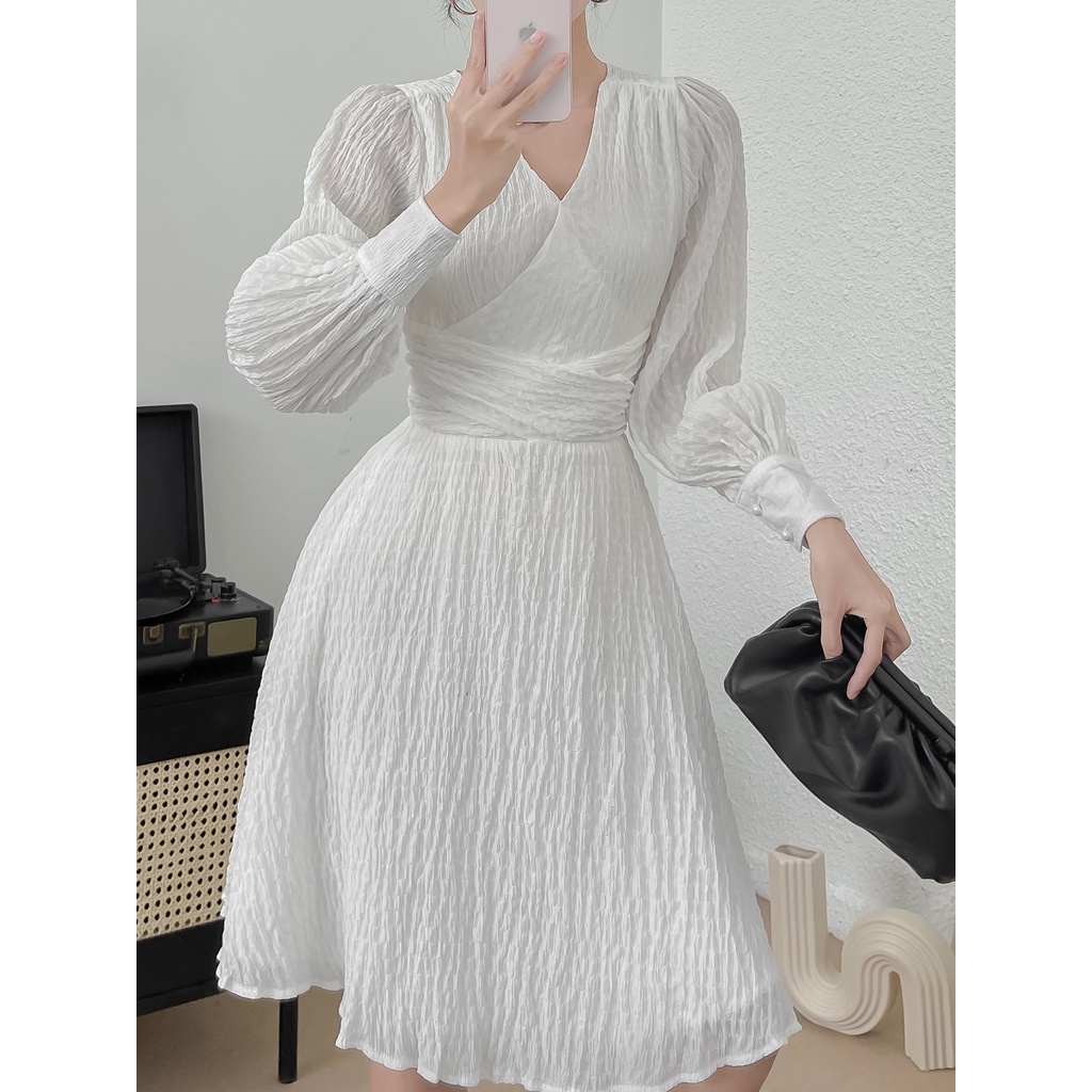 Đầm trắng dài cổ V tay phồng - EDINI - D1370