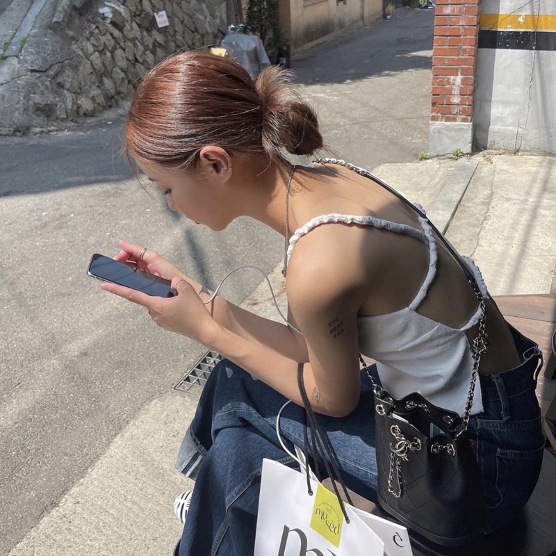 Áo Croptop Hở Lưng Có Dây Đan Phía Sau siu xinh - Thêu Chữ Monstier