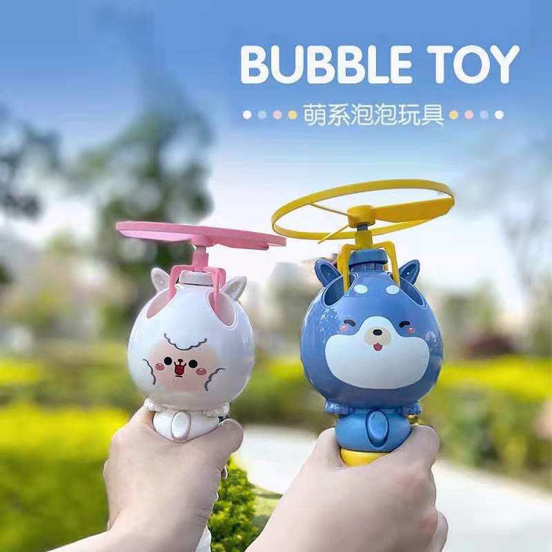 Máy bong bóng xà phòng có thể bay trên không trung
