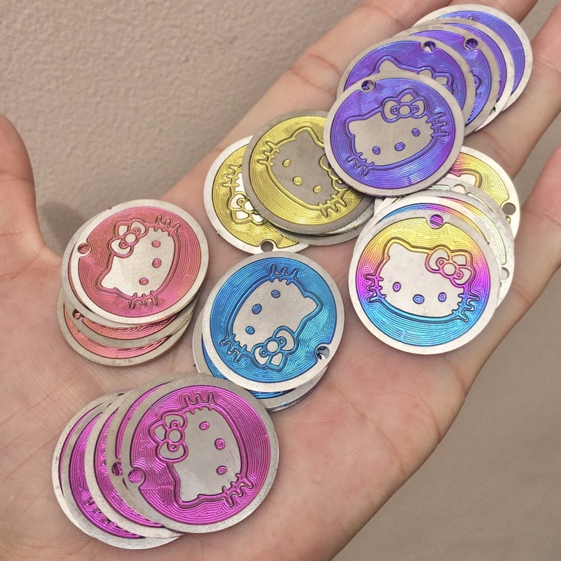 Móc khóa titan mèo kitty đường kính hình tròn lớn 30mm không lo phai màu, mang lại cảm giác gặp nhiều may mắn