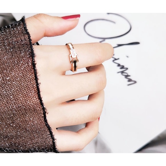 [FreeShip] Nhẫn nữ titan xà cừ đen trắng J3-311 - CAM KẾT KHÔNG BAY MÀU