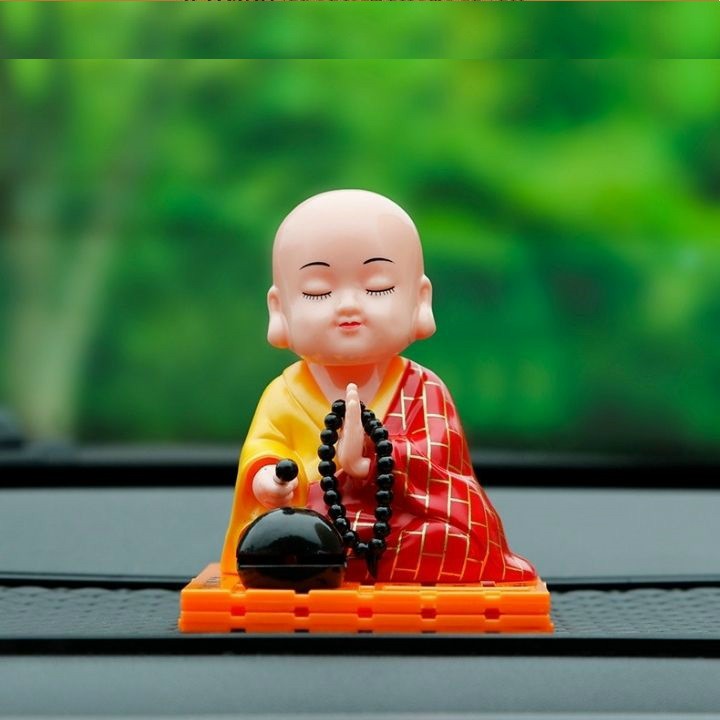 Tượng chuyển động may mắn Thầy Chùa Gõ Mỏ Tụng Kinh trang trí xe hơi, phong thủy, bàn làm việc | BigBuy360 - bigbuy360.vn