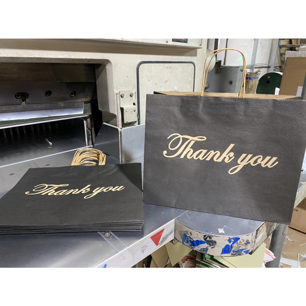 50 Chiếc Túi Giấy Kraft Thankyou màu đen cao 30 ngang 38 hông 14cm có quai (ẢNH THẬT SẢN PHẢM )